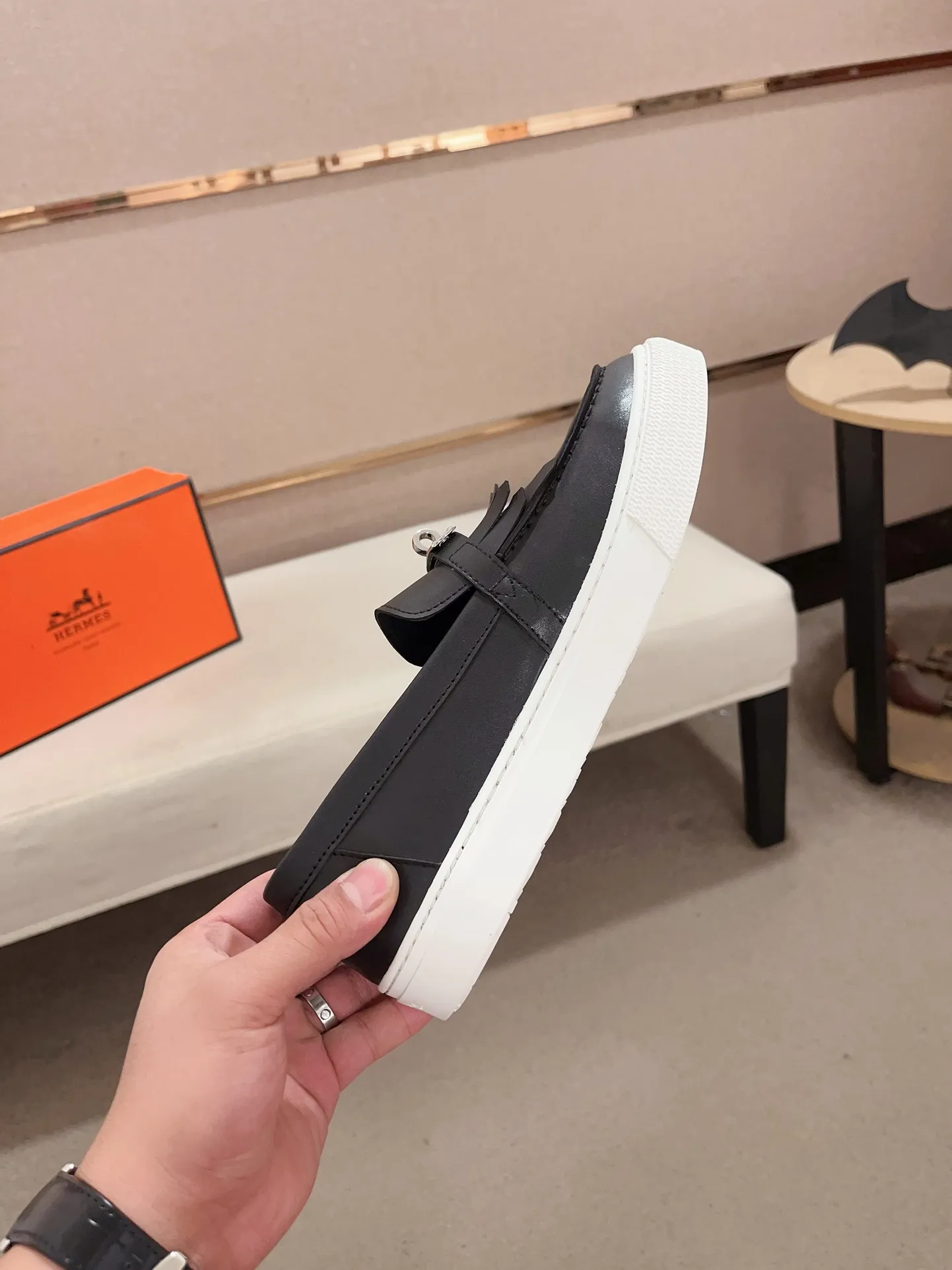 Men's clothing and shoes💰: 420💰《HERMES》【Classic Original Version】Hermès; Top 🔝 Purchasing Agency 🔍🔍Men's latest 🇺🇸 counter sales simultaneously, original ▲▲cowhide imported from Italy ▲▲Exquisite workmanship (Italian 🇮🇹Imported water-dyed 🐂cowhide lining) sole: original sole provided by the original factory, ⚠️exclusive double-layer activity·TPR·rubber·combined molded outsole; Code number: 38-44 (45/46 can be customized, non-refundable)